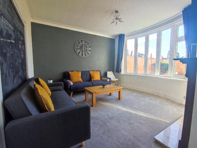 Full house to rent in Fallowfield - bills included Main Photo