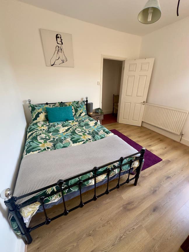 Double room in shared house  Main Photo