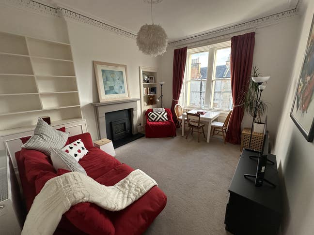 Bedroom in cozy 2 bed flat Main Photo