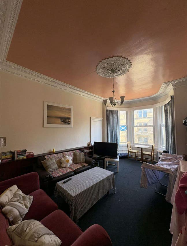 Room to rent - Polwarth Gardens Main Photo