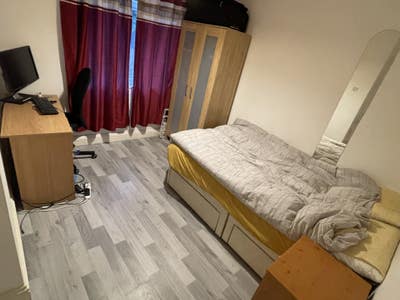 Double room next to Stevenage Town Centre Main Photo