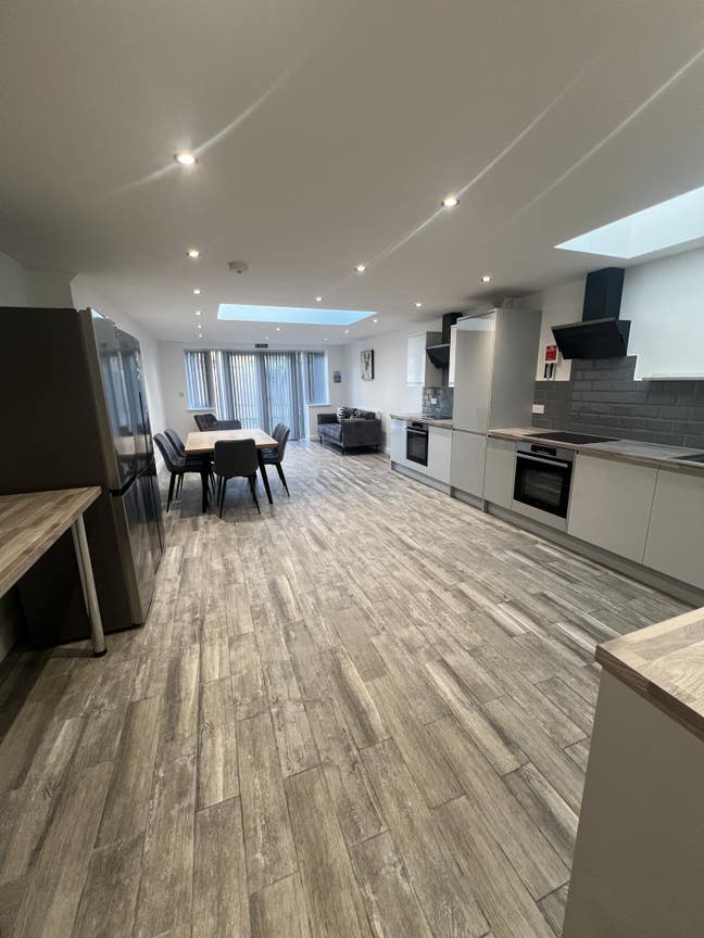 High Spec Hmo E7 - Available Now  Main Photo