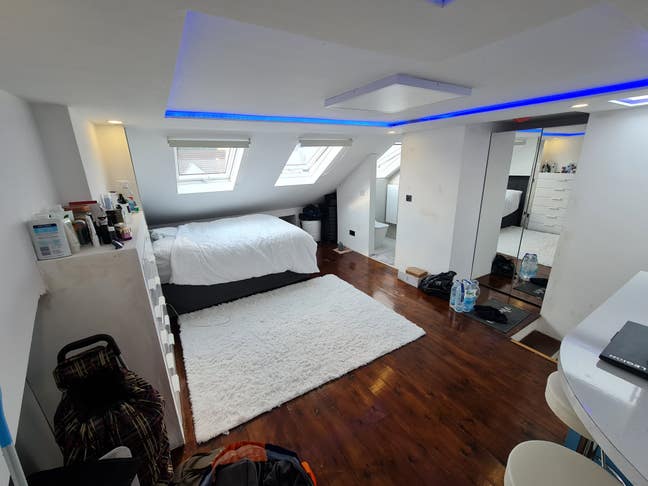Large Ensuite Loft Room Available  Main Photo