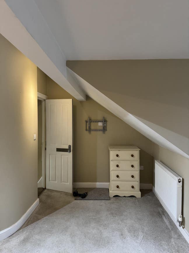 Large double room to rent Main Photo