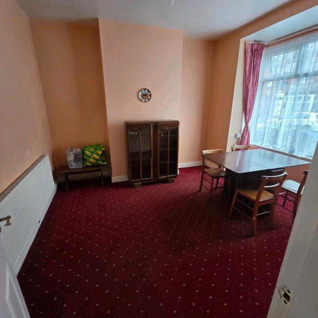 VERY LARGE Family Home - Oldbury/Smethwick  Main Photo