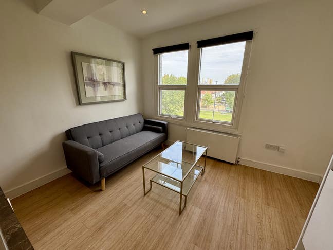 Double Room with Separate Bathroom & Living Space Main Photo
