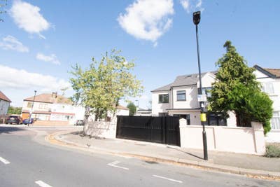1 bed in Birkbeck Avenue, Greenford UB6 Main Photo