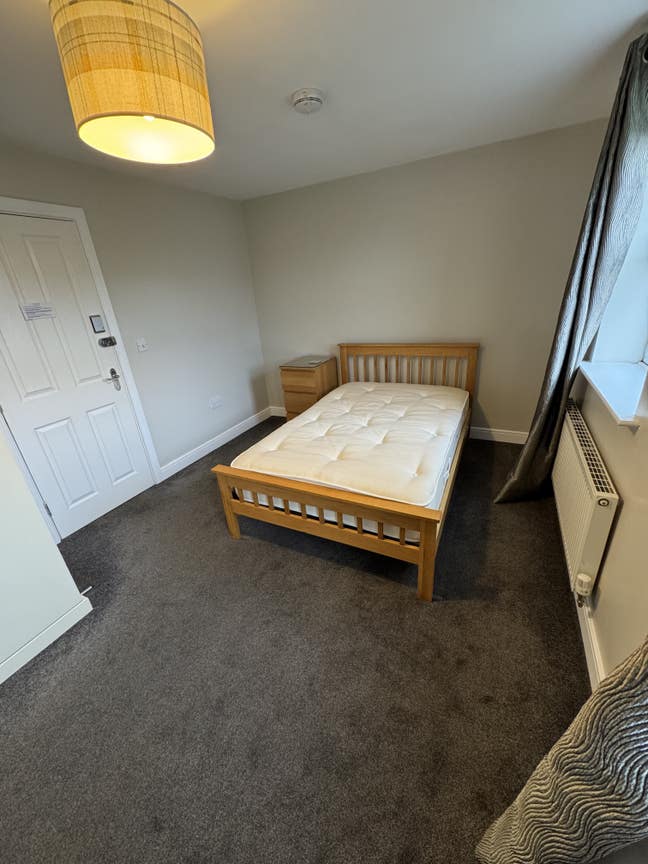 Very  close to Cummins, Royal Oak, quiet location Main Photo