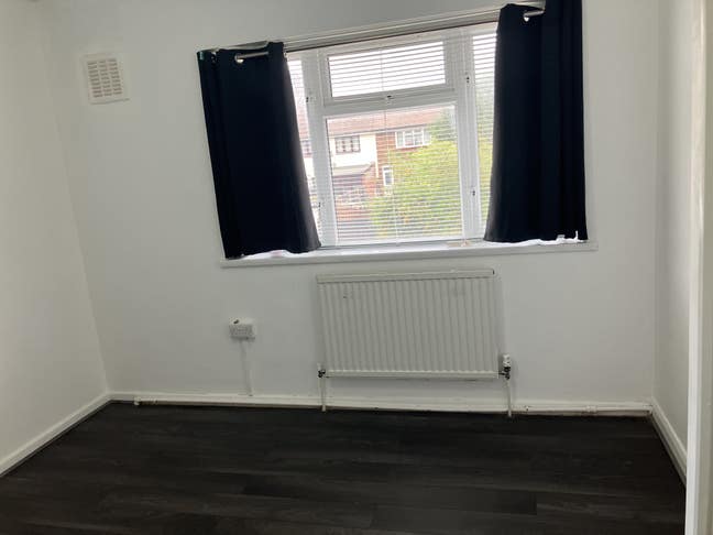 Barking IG11 - Medium Room (Available Now) Main Photo