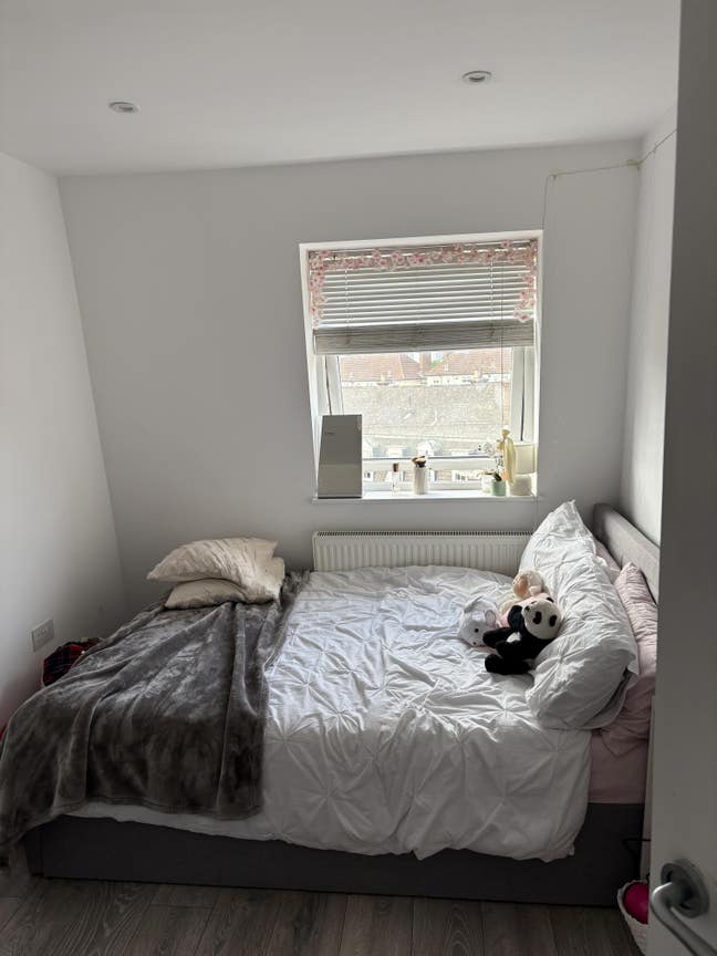3 Bed and 2 Bathroom  Flat in great location  Main Photo