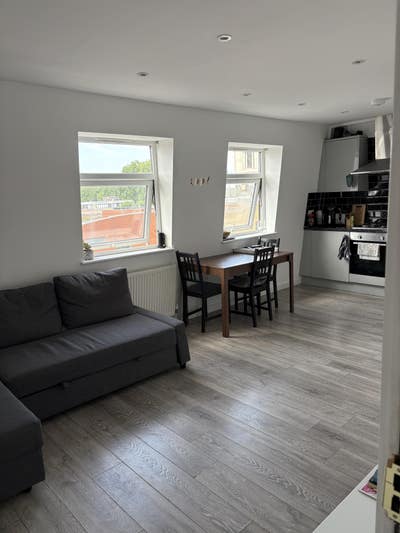 3 Bed and 2 Bathroom  Flat in great location  Main Photo