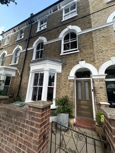 En-suite double bills incl. from mid April  Main Photo