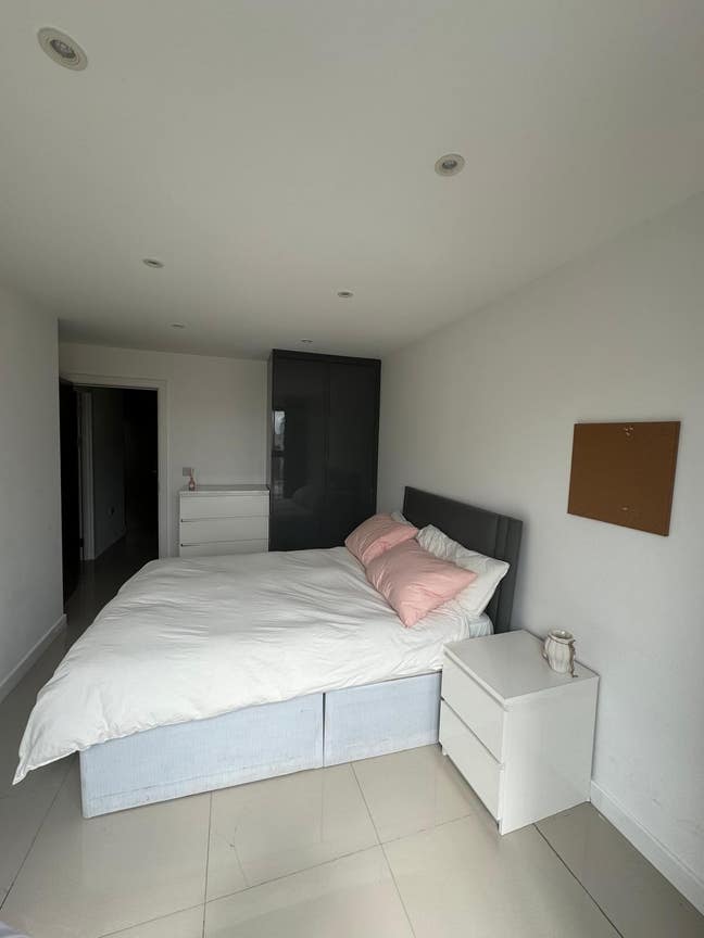 2 Bed Flat with  2Bthrooms in Great location  Main Photo