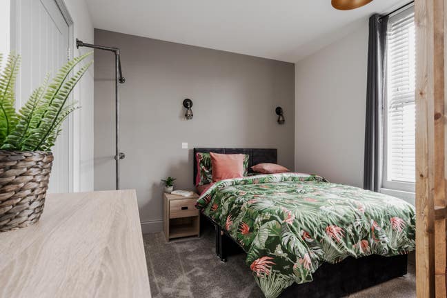 🌴 2 Stunning Studio Style Ensuite rooms  Main Photo
