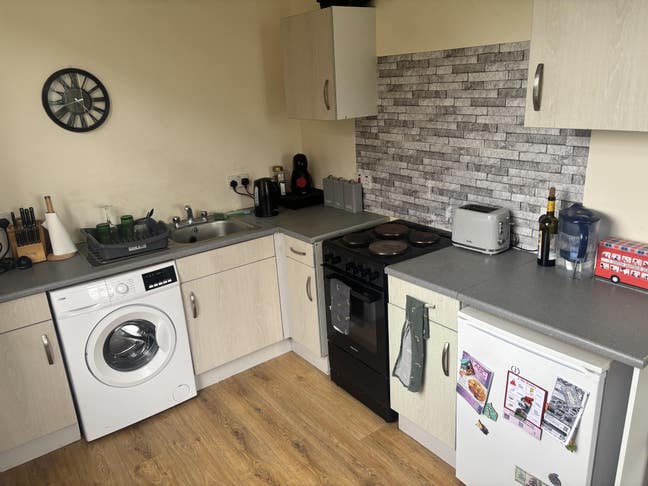 Share a furnished flat with a student Main Photo