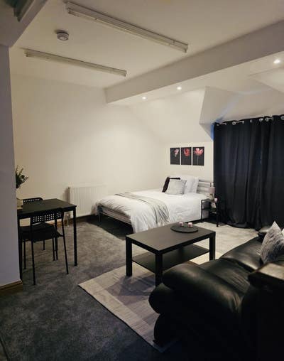 Modern Studio Student Flat - Open Plan Main Photo