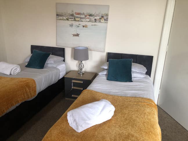 Central apartment and couples welcome Main Photo