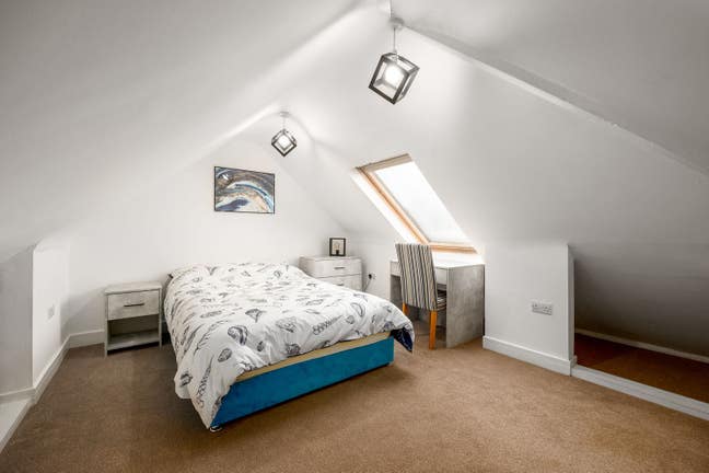 Spacious Room in Cowley! 🏡 (Not Ensuite) Main Photo