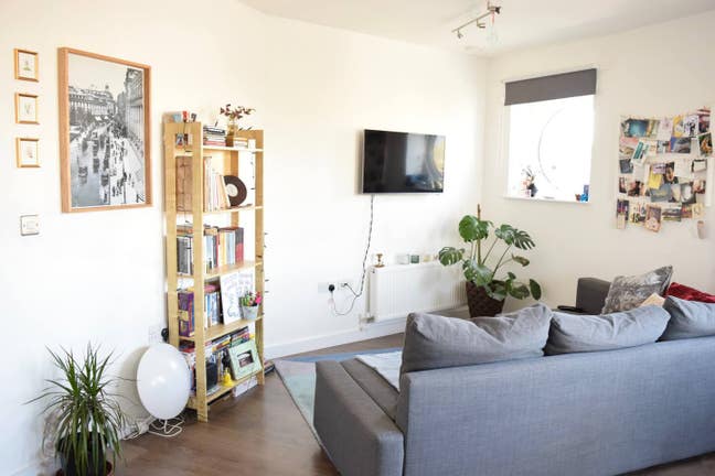 Bright 1 bed with stunning views and roof terrace Main Photo