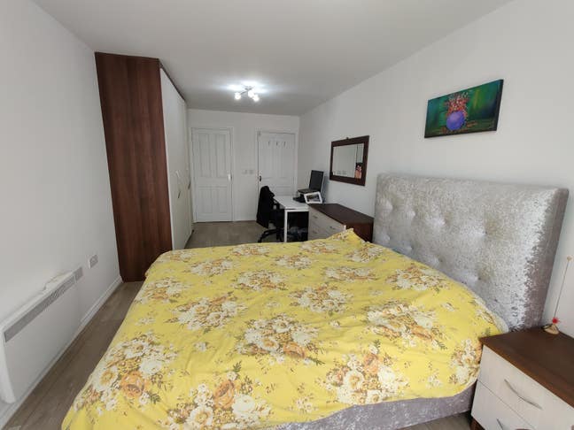 Large En-suite, Bright and Spotless Main Photo