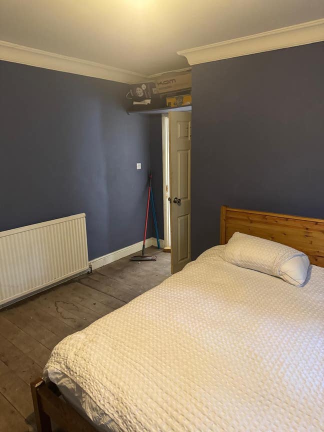 Large Double Room to Rent Main Photo