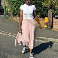 Professional Female seeks a single or double room Main Photo