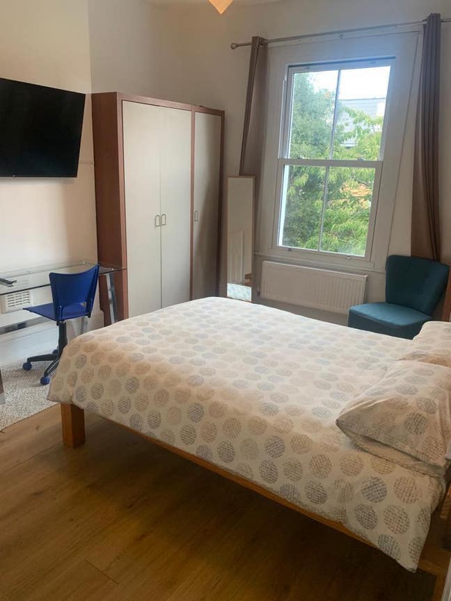 Large Double Room In a beautiful house in Brixton Main Photo