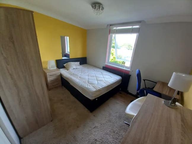 Spacious Room for Rent in Grays, RM16 Main Photo