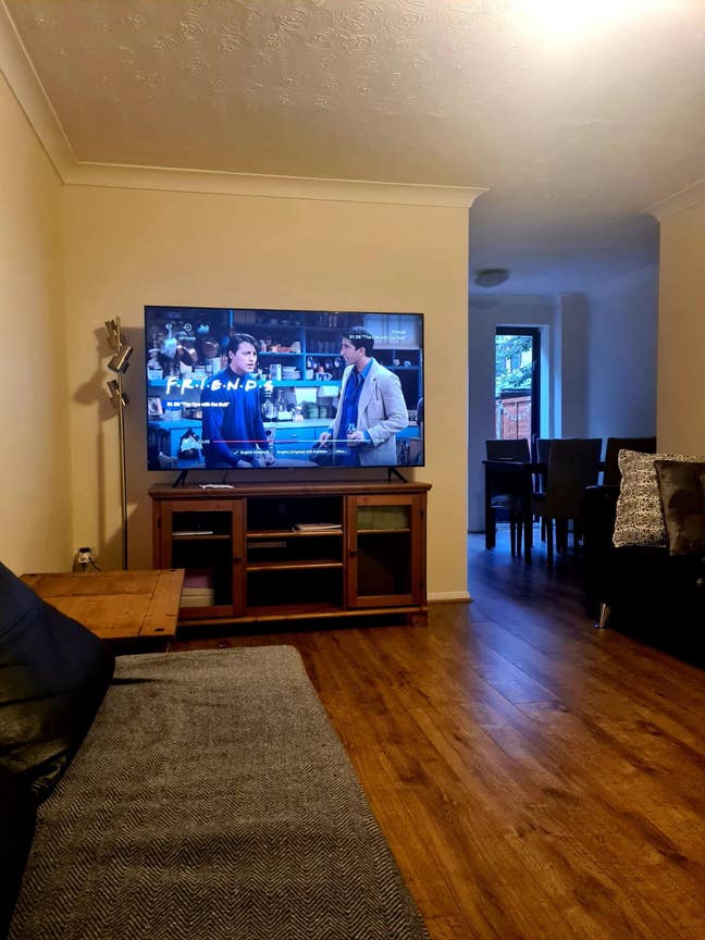 Great Location - Free Parking Main Photo