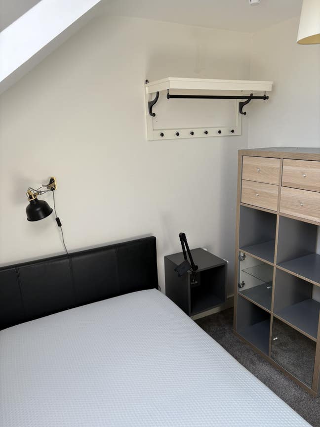 Shared 2 bed 2nd floor apartment. Main Photo