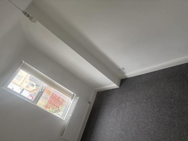 Spare Room to rent Main Photo