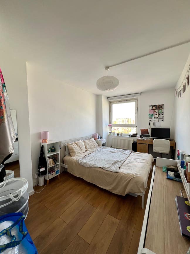 Double Room available in De Beauvoir Main Photo