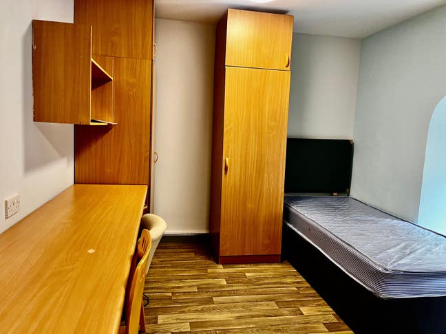 All inclusive en-suite room close to town center  Main Photo