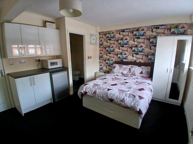 Ensuite Room on St Peters Avenue  Main Photo