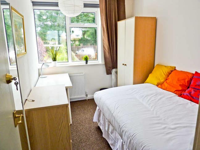 Small double room close to Southmead Hospital Main Photo