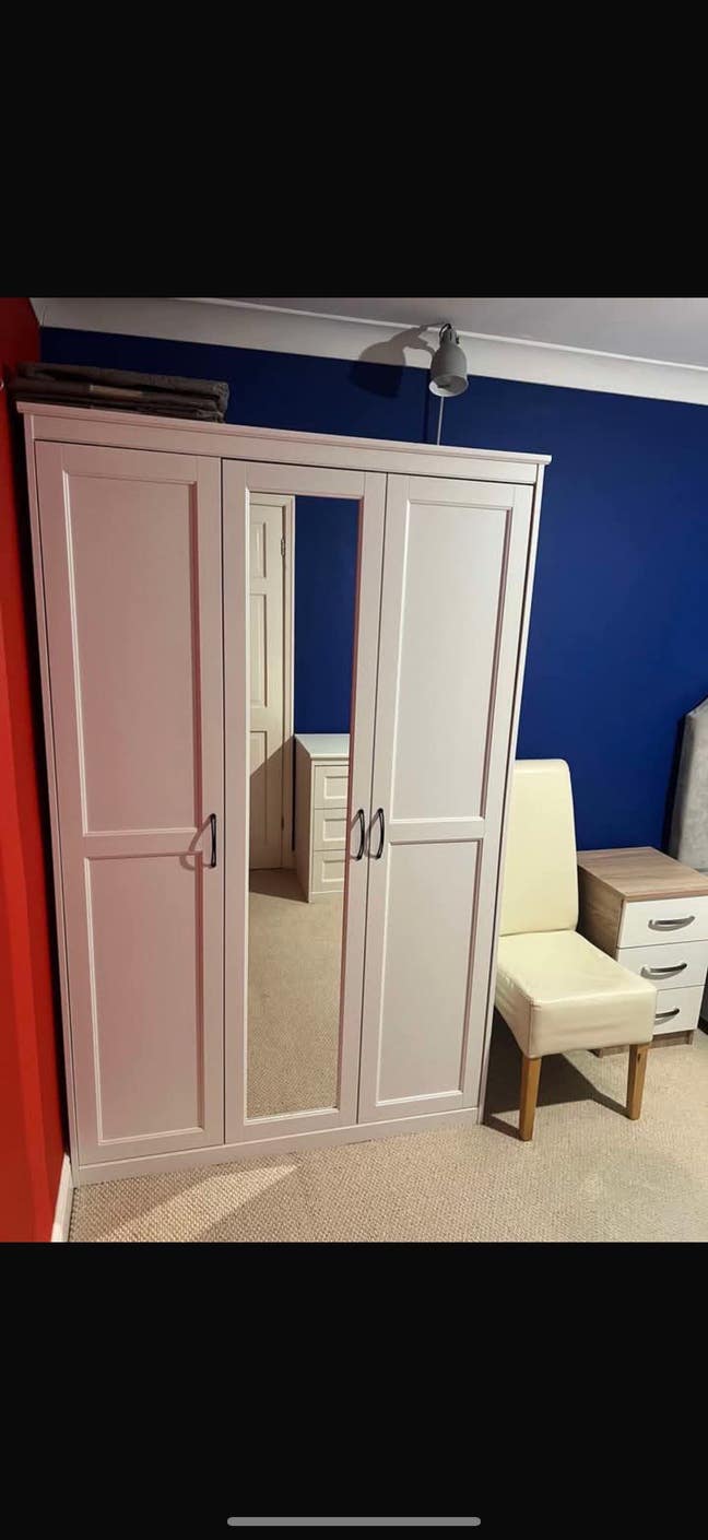 Large bedroom for rent in newly furnished house Main Photo