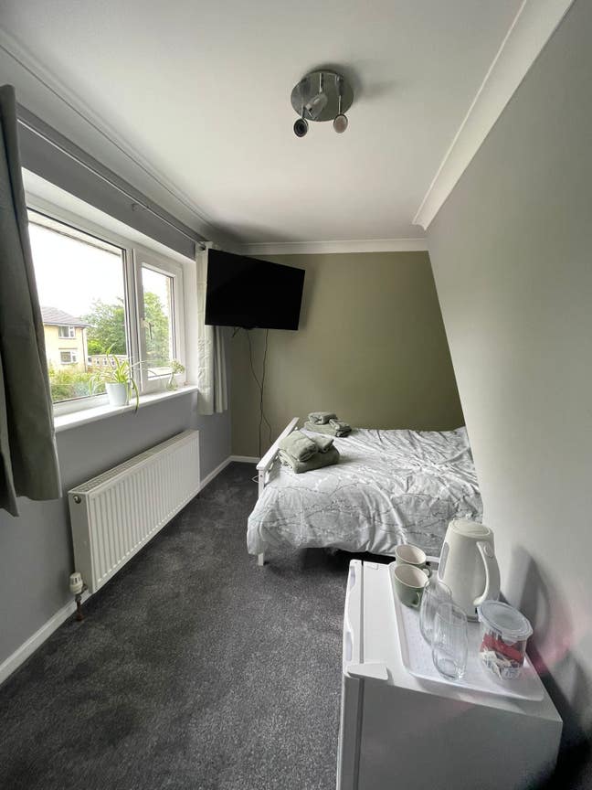 Double room with queen bed in Barnoldswick  Main Photo
