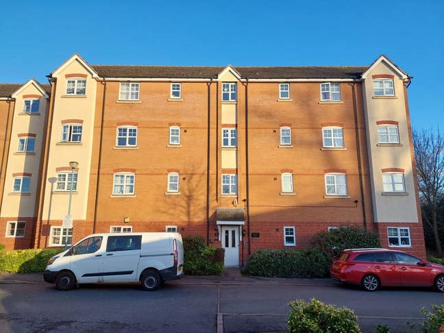 **Room to Let Near City Center/ Bills Included** Main Photo