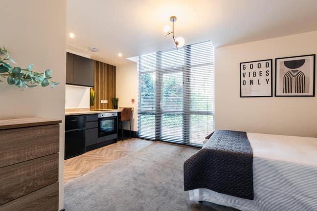 Large Solihull Studio - self contained  Main Photo