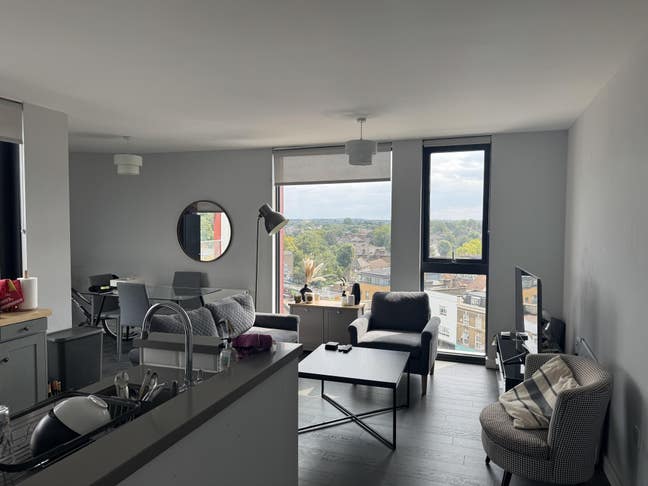 Modern central flat with own bathroom & balcony Main Photo