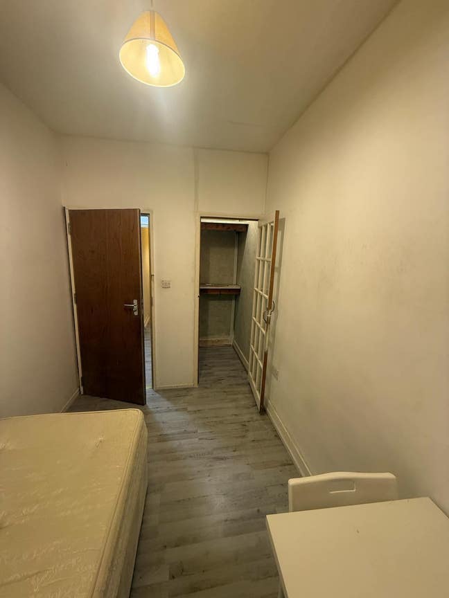 .	Furnished Room • All Bills Included • 2 Mins to  Main Photo