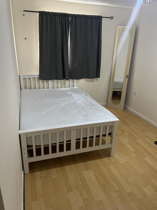 BRright spacious rooma available  Main Photo