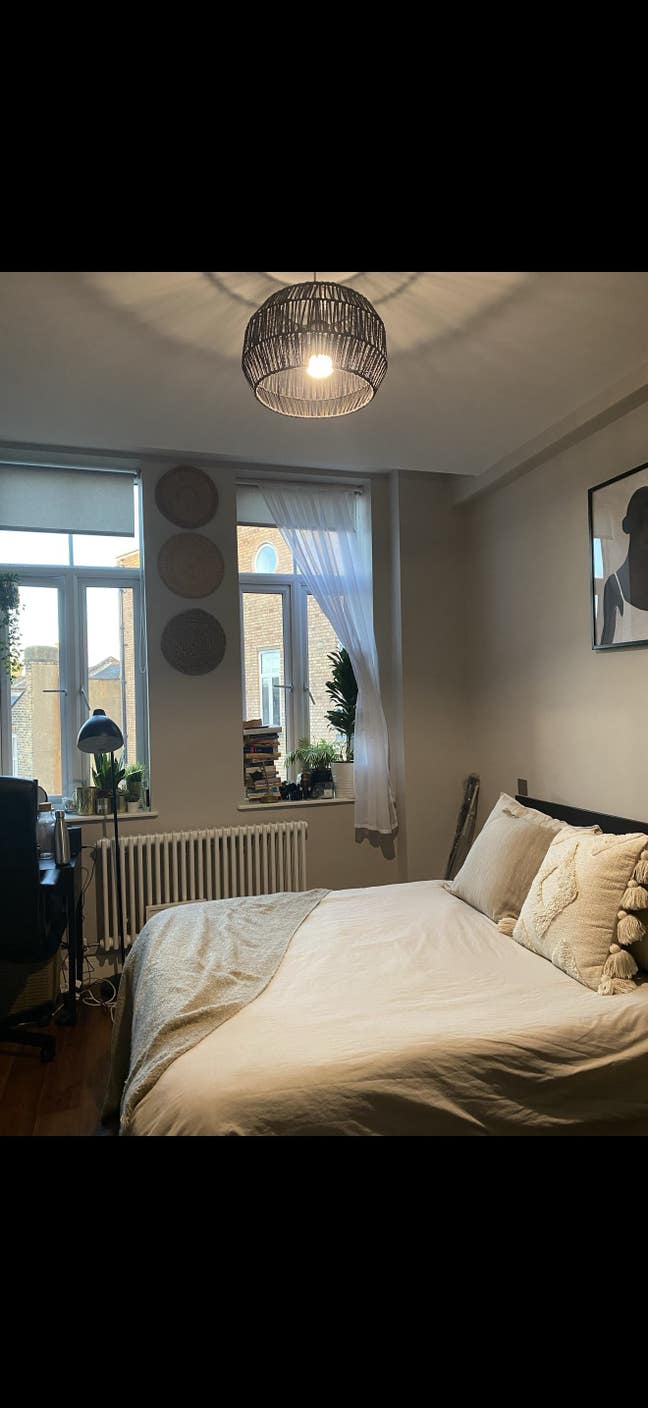 Room available in 3 bed spacious flat Main Photo