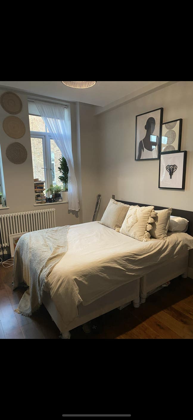 Room available in 3 bed spacious flat Main Photo