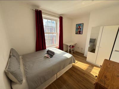 Spacious Ensuite room next to BatterseaPowerStatio Main Photo