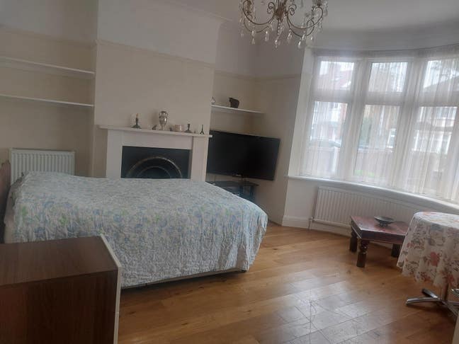 Larger than a double bedroom! Main Photo