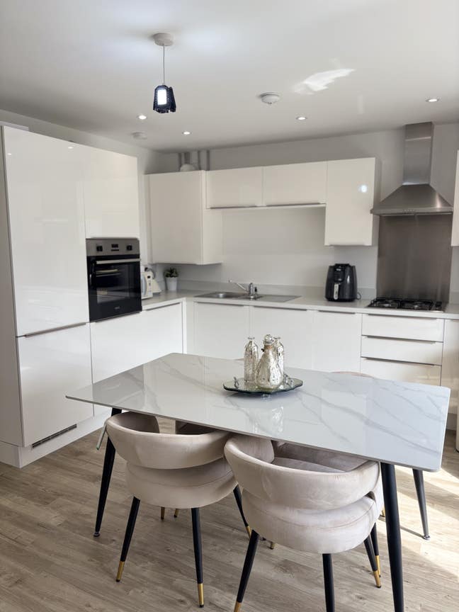 New Build Double Rooms ensuite 10min walk to City Main Photo