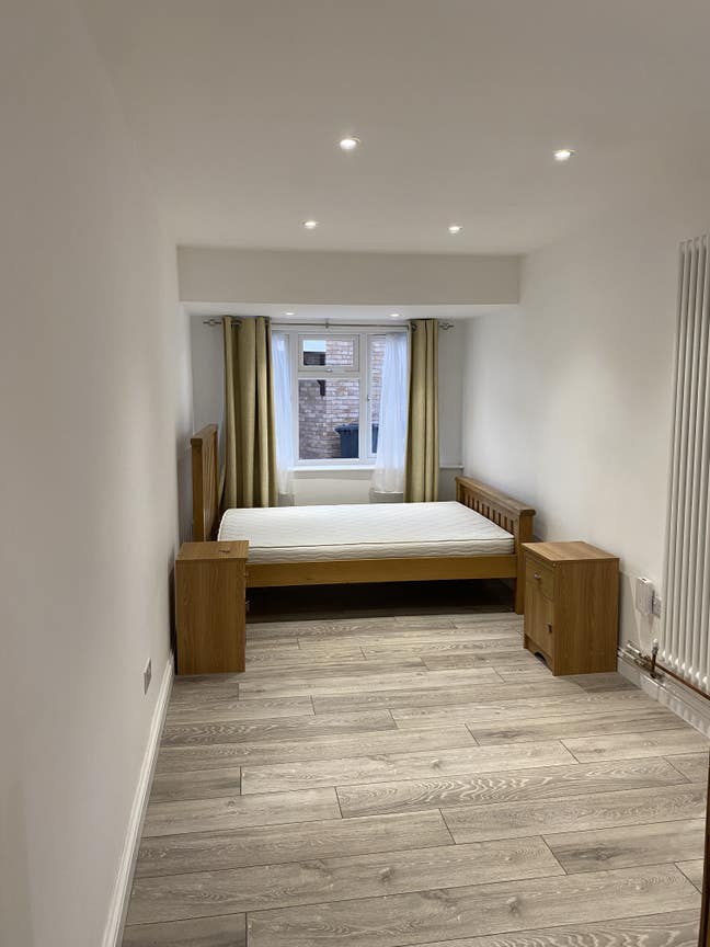 Double room, all bills included. Main Photo