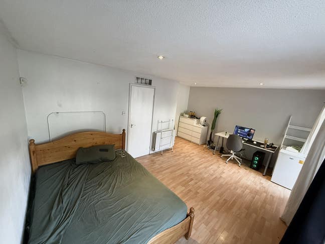 XL Cozy Double Room + Private Toilet Near Uni Main Photo