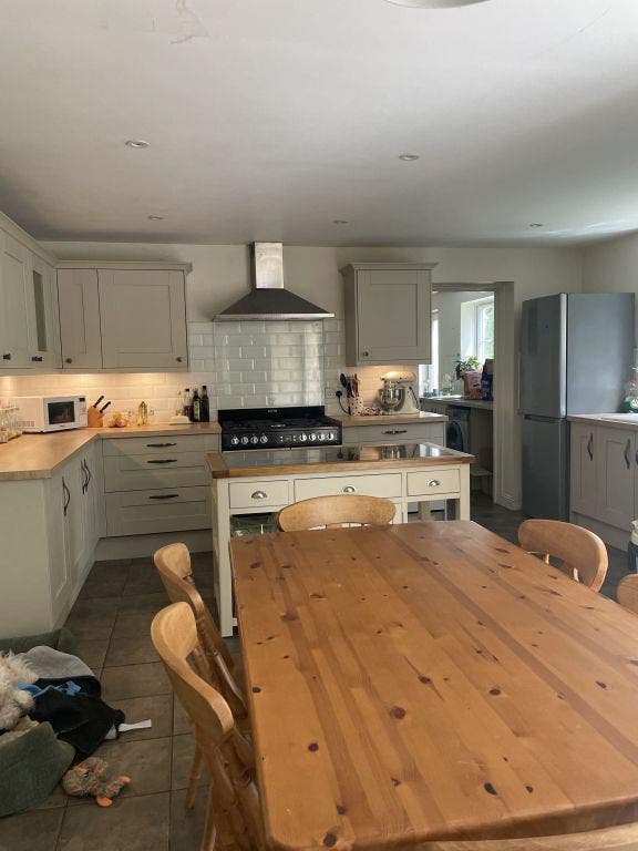 Lovely double room available in shared house  Main Photo